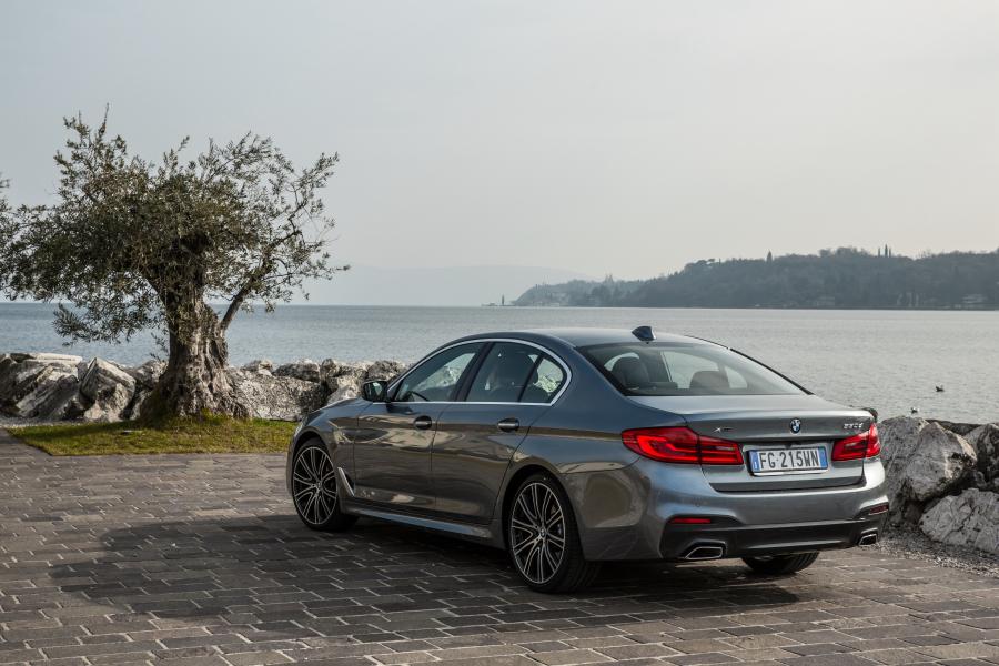  BMW 530d xDrive Sedan M Sport 2017 года  (WW) (фото 19 из 41)